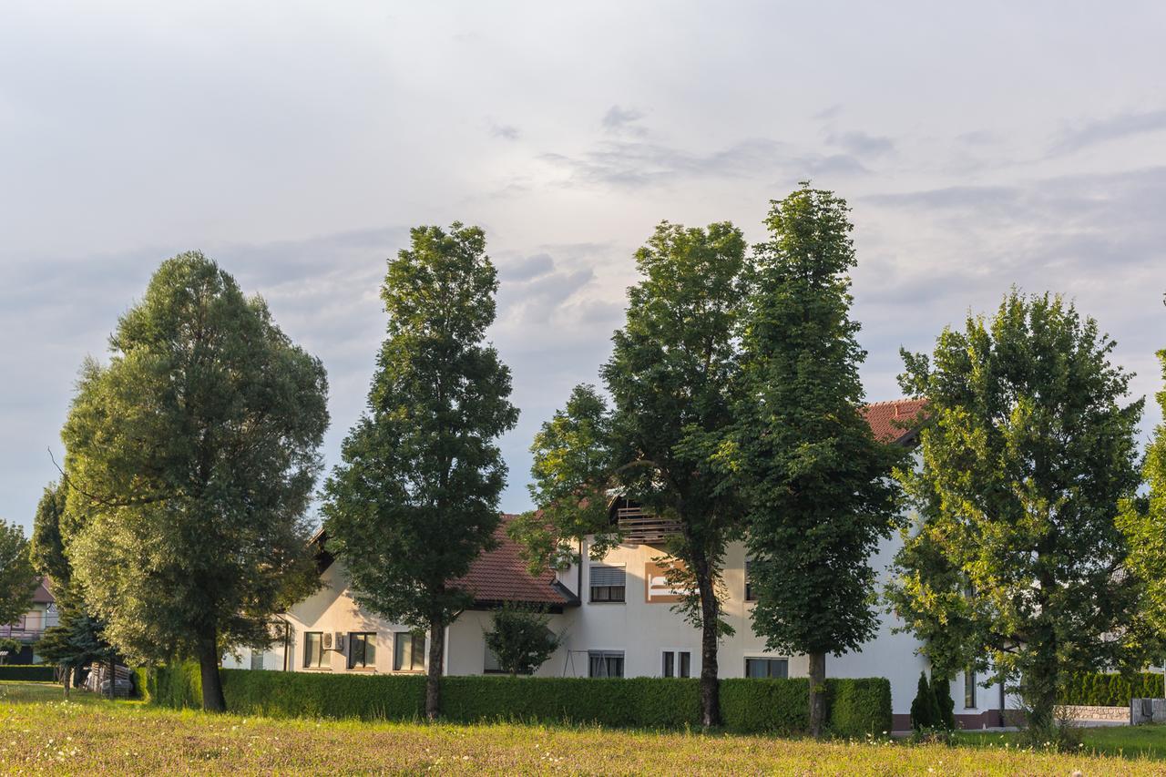 Hop House Garni Hotel Postojna Exterior foto